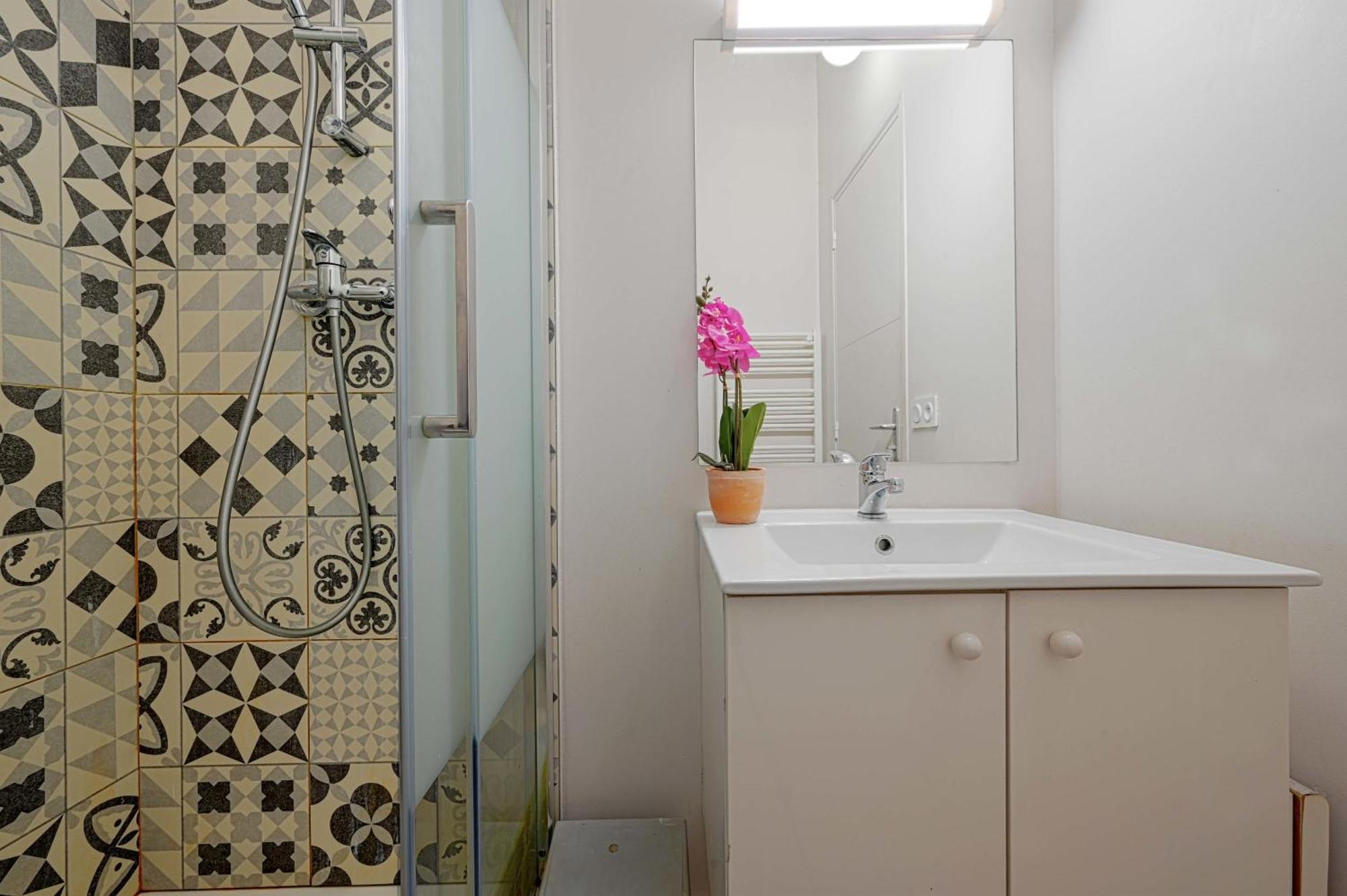 Appartamento 2 Bed Modern Fully Furnish Flat,Close To Buttes Chaumon Park Parigi Esterno foto