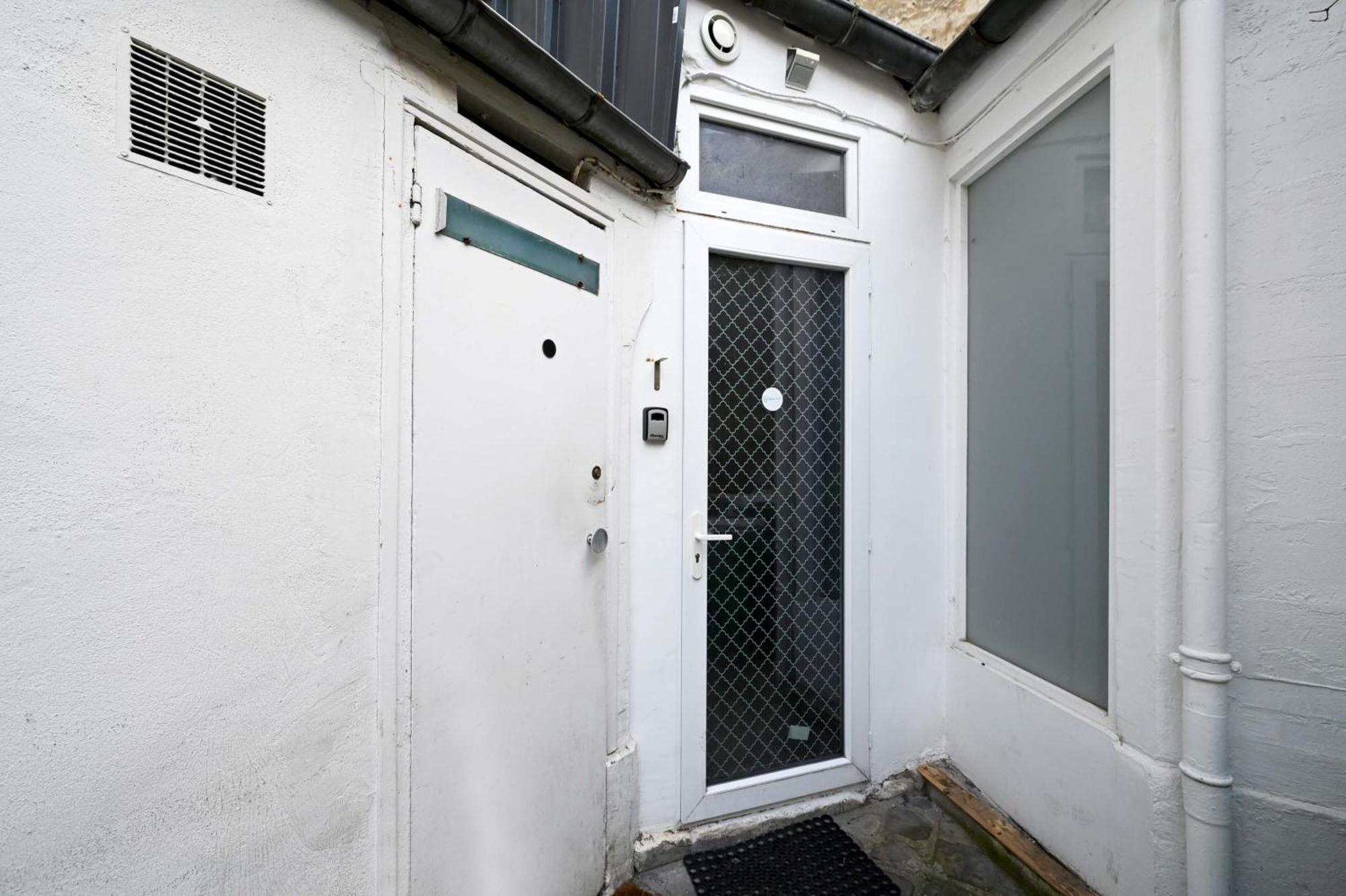 Appartamento 2 Bed Modern Fully Furnish Flat,Close To Buttes Chaumon Park Parigi Esterno foto